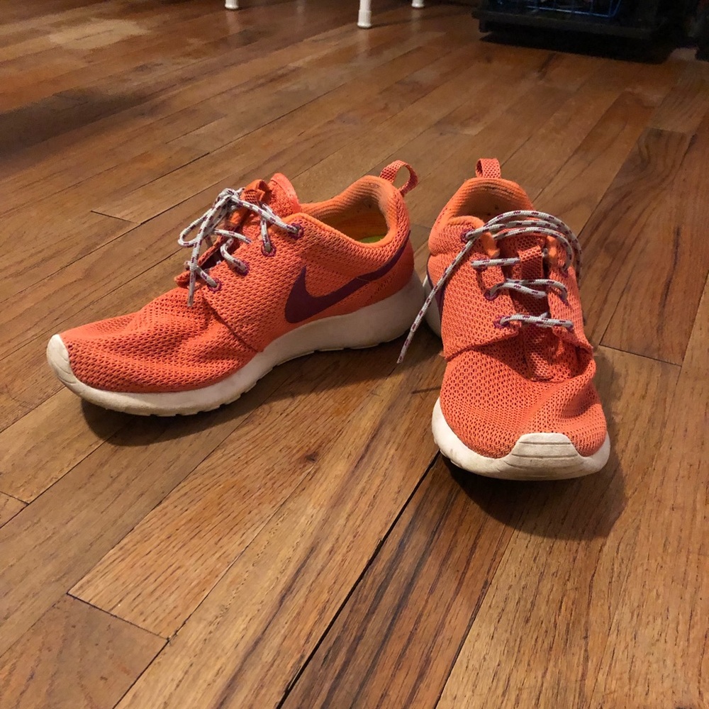 Nike tennis shoes
